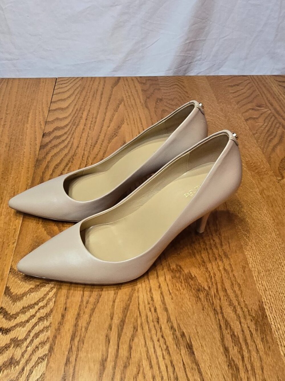 Michael Kors 3 Inch Heel Pumps Beige Pointed Toe Size 7.5M
